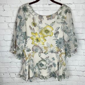 Cupcakes and Cashmere Keenan Floral Blouse Size Small